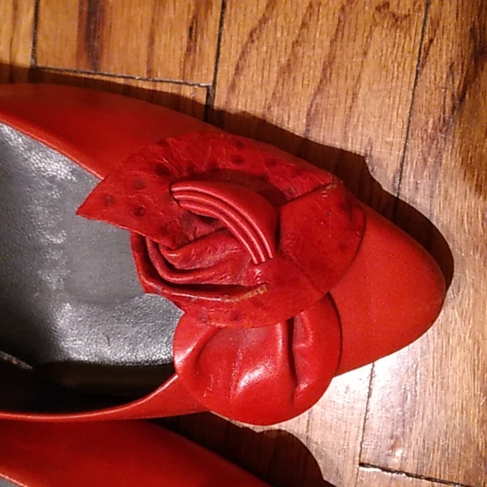 Red pumps - Picture 9 of 11